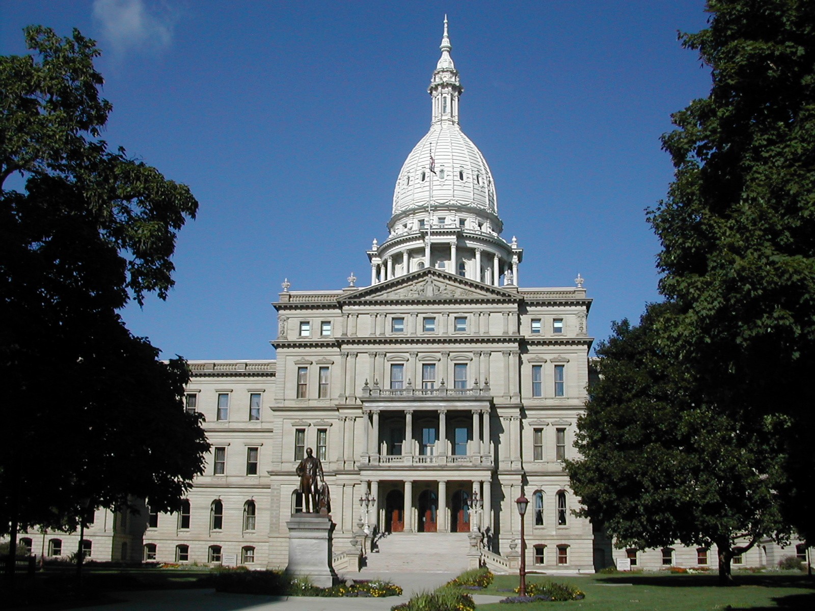 Michigan State Capitol Lansing - Photo by Brian Charles Watson, Wikimedia