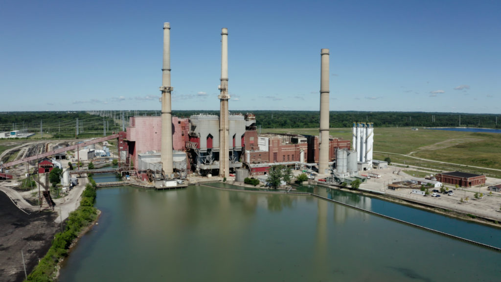 Historic coal ash raises concerns at iconic Illinois coal plant site ...